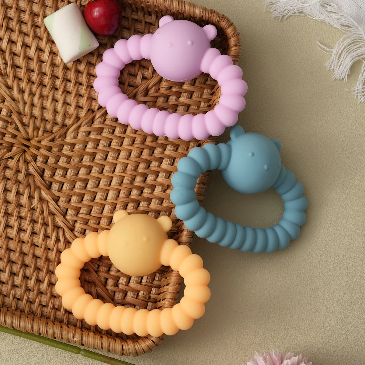 Anneau de dentition en Silicone pour enfants de 0 à 12 mois, 1 pièce, hochet, jouet de qualité alimentaire, anneau de dentition sensoriel, jouets apaisants pour tout-petits