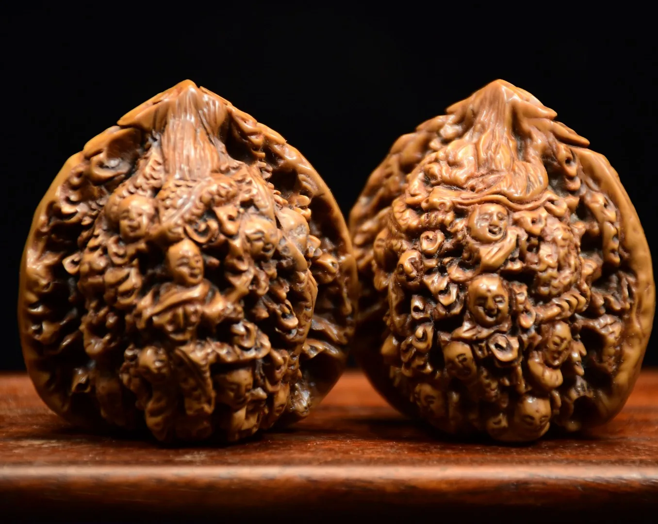 Old Walnut kernel carve Eighteen Arhat Buddhas Healthy Handball a pair Wenfang screen Town House Exorcism