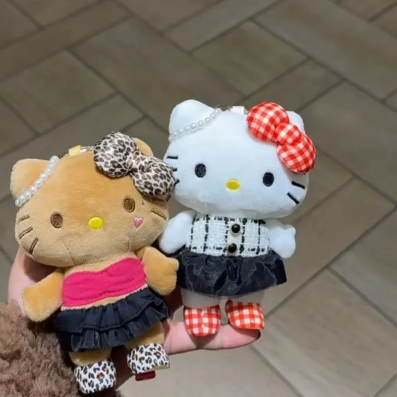 chaveiro-de-pelucia-hello-kitty-com-estampa-de-leopardo-corrente-de-coracao-boneca-de-pelucia-kt-preta-estilo-hot-girl-camisa-xadrez-brinquedo-macio-pingente-de-bolsa