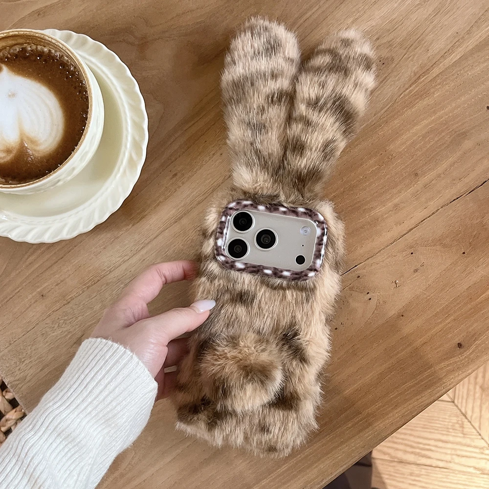 Niedliche Häschen-stoßfeste Abdeckung für iPhone 13, 14, 15 Plus, 16, 17 Pro Max, lustige 3D-Winter-warme künstliche Kaninchenfell-weiche Handyhülle – Detail 5