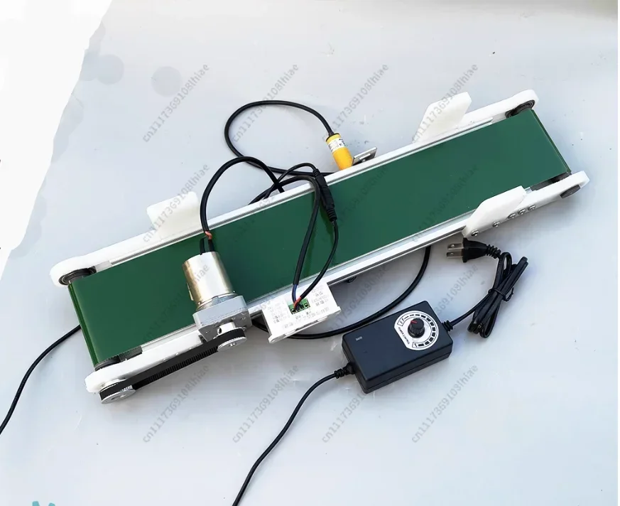 Small Desktop Conveyor Belt Conveyor 10x50cm With Photoelectric Counter PP Plastic Assembly Line Model Adjustable Speed