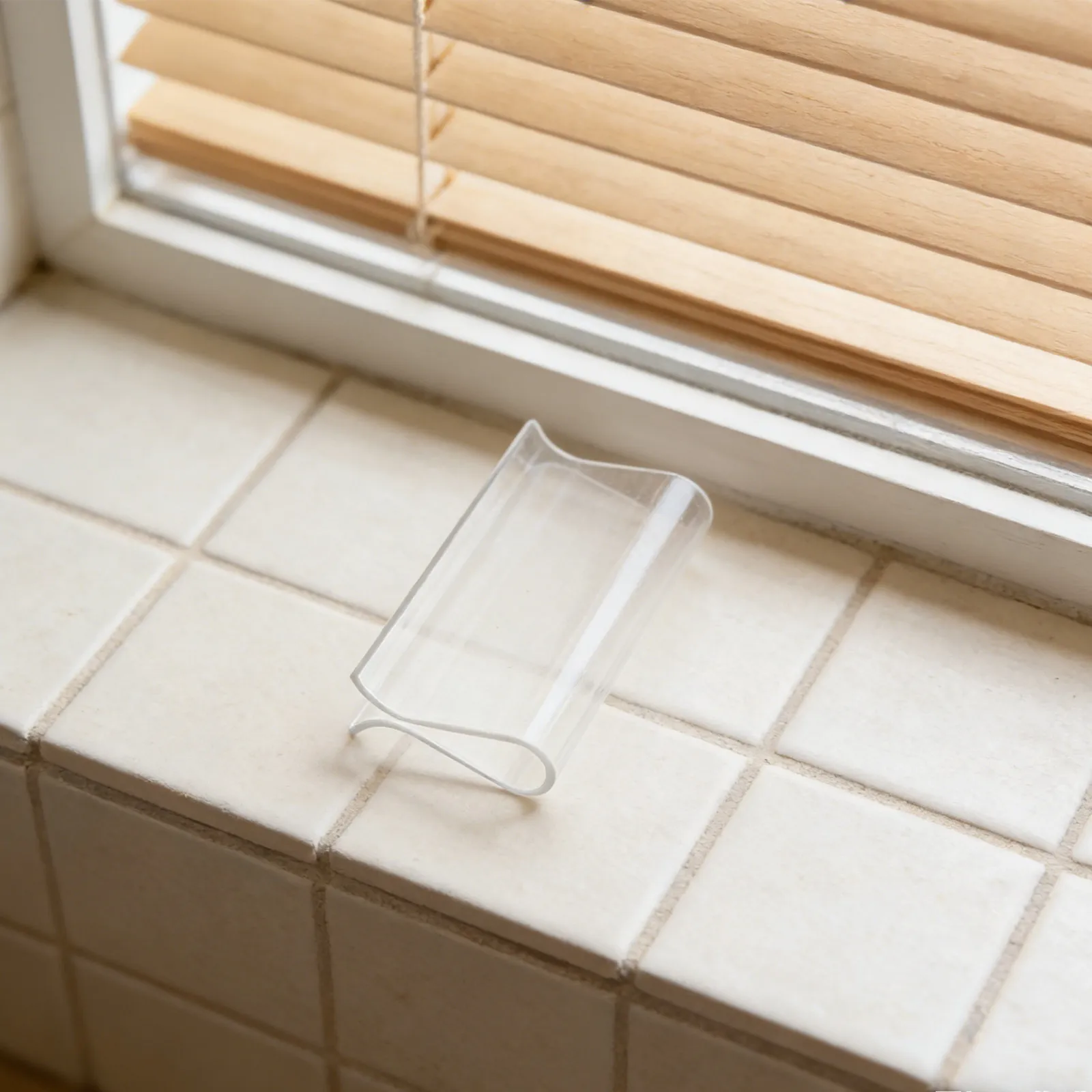 2Pcs Roller Blind Grips Plastic Transparent Shutter Blind Pulls for Cordless Roller Curtains Easy Fixing Wear Resistant Compact