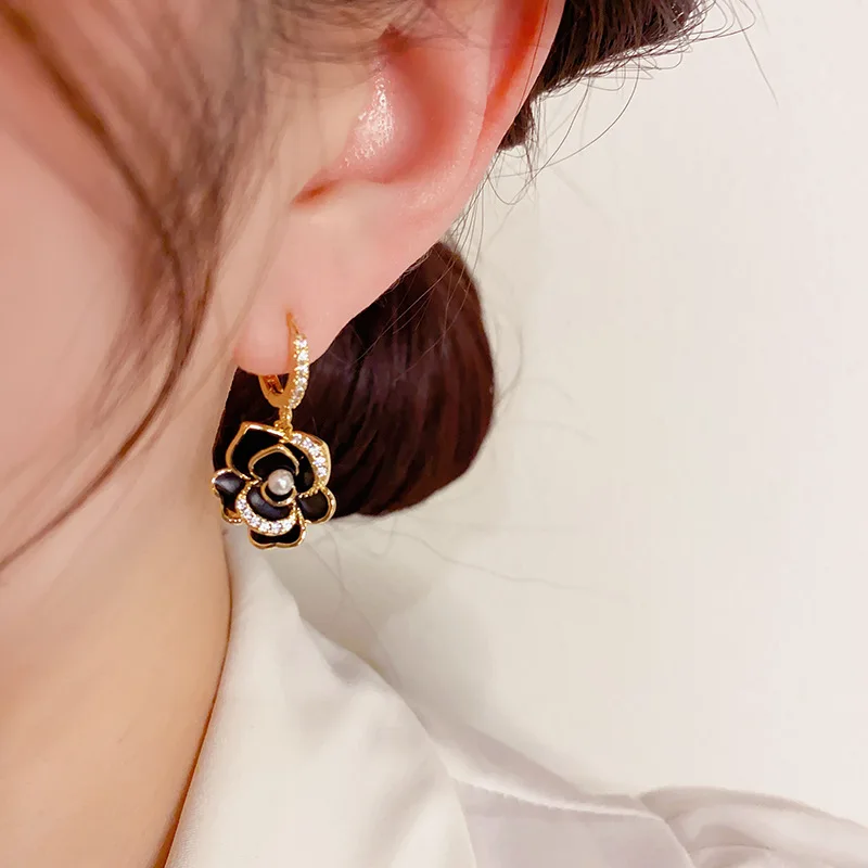 Fashionable black camellia earrings pearl zircon ear rings with oil drop 2024 new trendy and luxury earrings