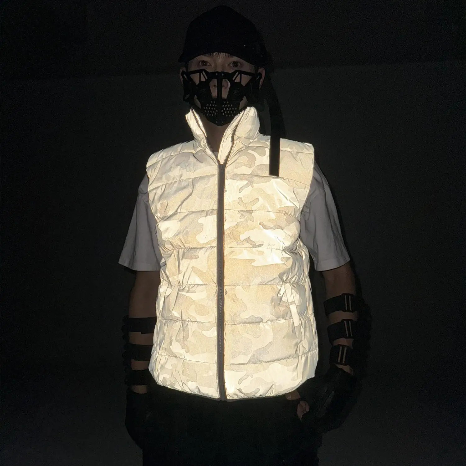 

Уличный светоотражающий жилет с воротником-стойкой, светящийся, приталенный, молодежный, модный, с камуфляжным узором, утепленный наполнителем из шелкового хлопка