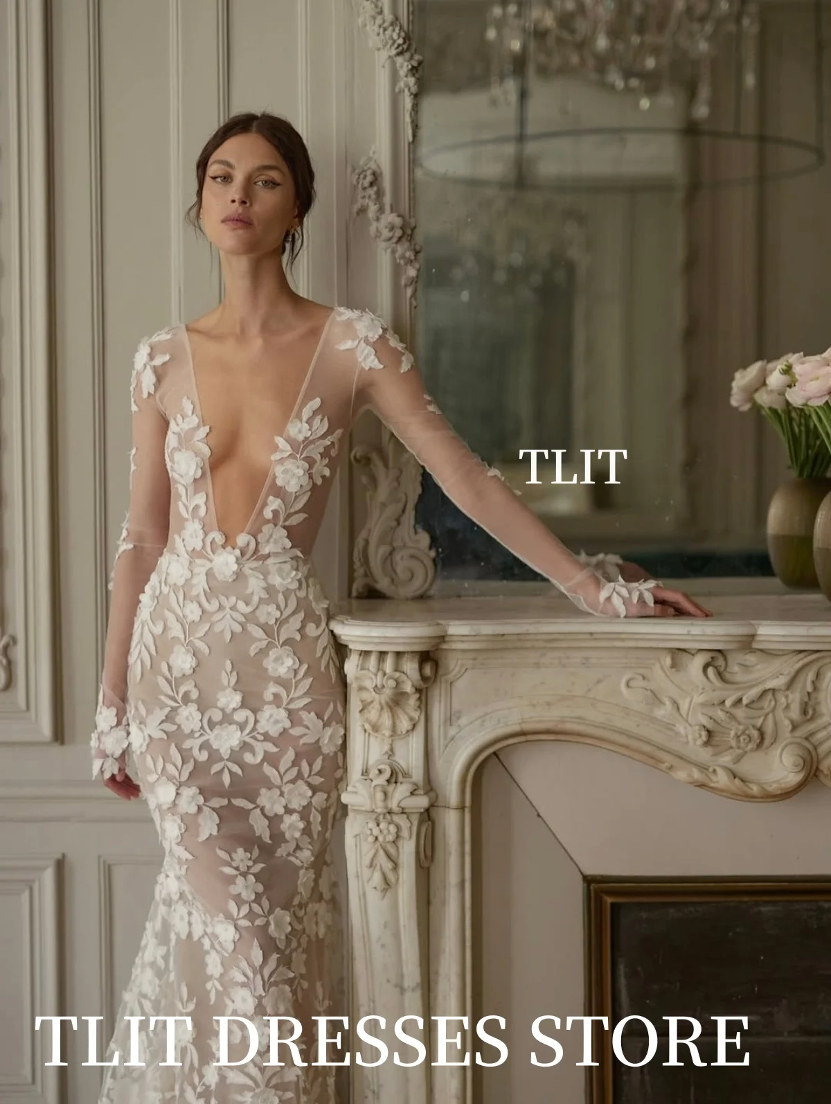 Suknie ślubne w stylu syreny z luksusową koronką TLIT, szyte na miarę, z głębokim dekoltem w serek, długie rękawy, odkryte plecy.