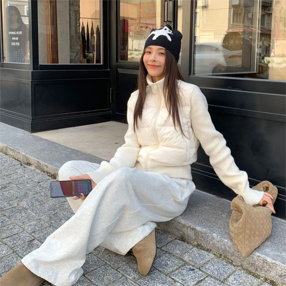 

Winter Women's Down Coats with Faux Two-piece Design Knitted Sleeves 90% White Duck Down Lightweight and Warm Thickened Coat