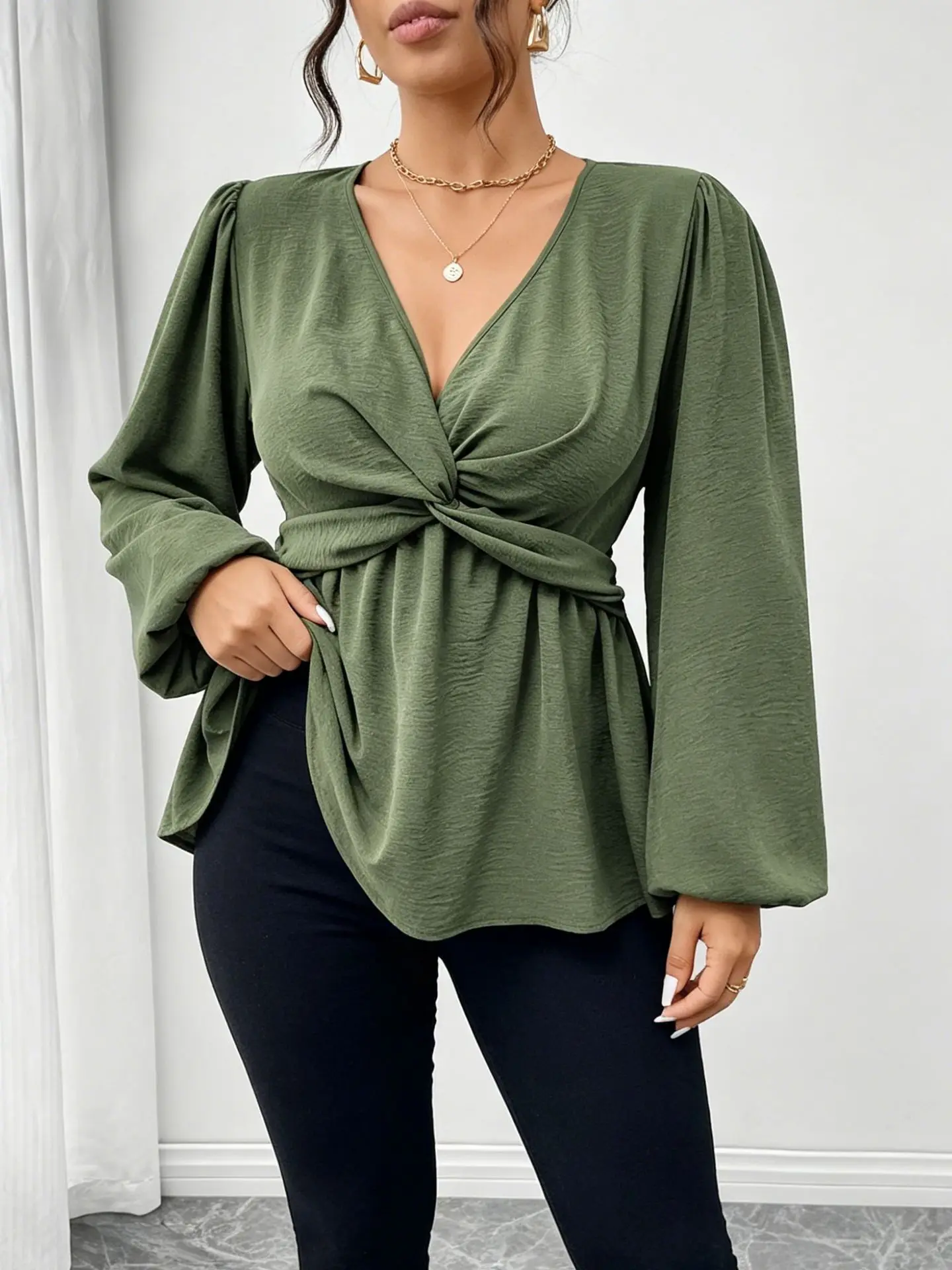 New large-sized slimming shirt with V-neck, waistband, balloon sleeves, loose and slimming long sleeves for women's wear