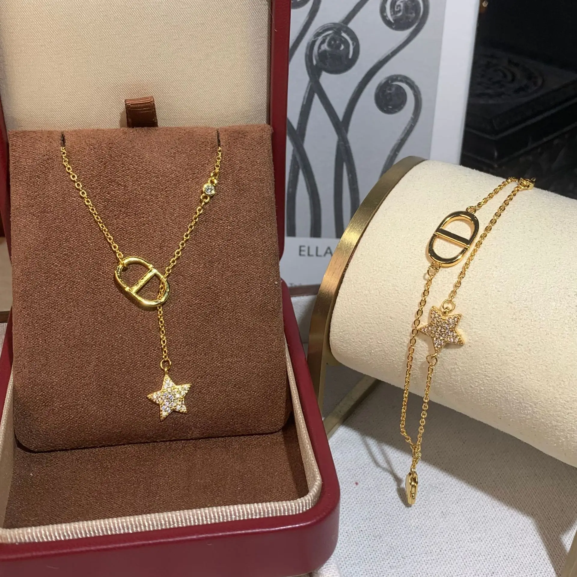 سوار بطبقة مزدوجة على شكل نجمة أولي من CD لعام 2026 للنساء، سلسلة حروف الزركون الرائعة مع شرابة، فكرة هدية عصرية #1