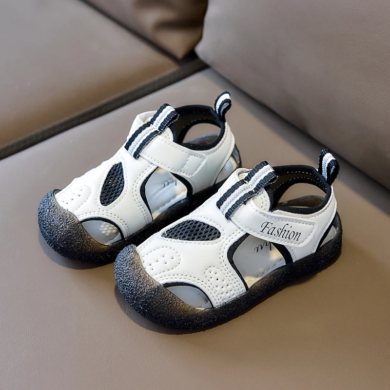 Kinder-Sportsandalen mit Ausgehöhlten Zehen, Geschlossene Zehenpartie, Jungen Mädchen Freizeitschuhe, Weiche Sohle, 2026 Sommer Neue Kinder-Strandschuhe Rutschfest – Detail 5