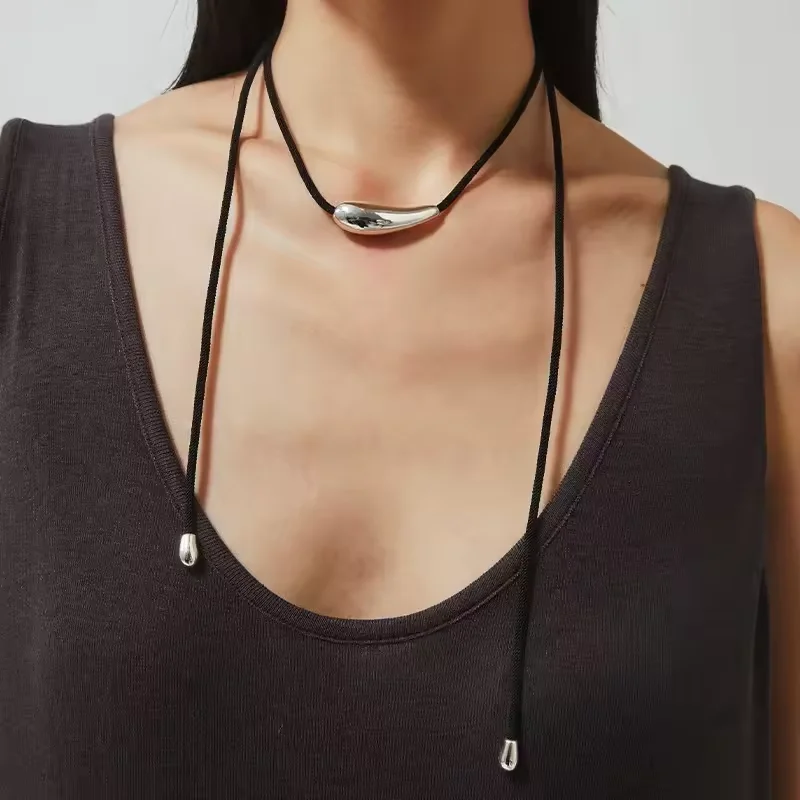 

New Style Rope Pea Necklace For women Korean Style Simple And Elegant Cool Vibe Black Rope Choker 2025 Fashion