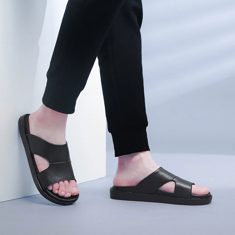 

Fashion Black Comfortable Non Slip One Line Dragging Head Layer Brand Men's Breathable Outdoor Coolers Classic Leather Slippers