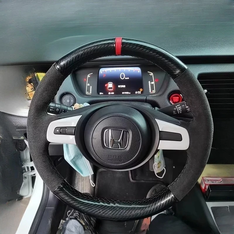 

Чехол на руль автомобиля Honda 4th Jazz FIT 2021-2024 LIFE, ручной работы, из черной замши и карбона, с противоскользящим покрытием.