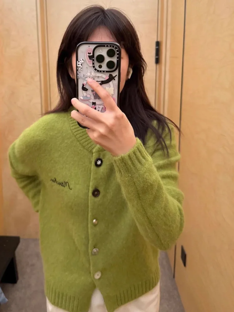 

V-Neck Long Sleeve Knitted Cardigan Women's Fashion Outerwear Loose Fit Regular Thickness Winter Collection Embroidered