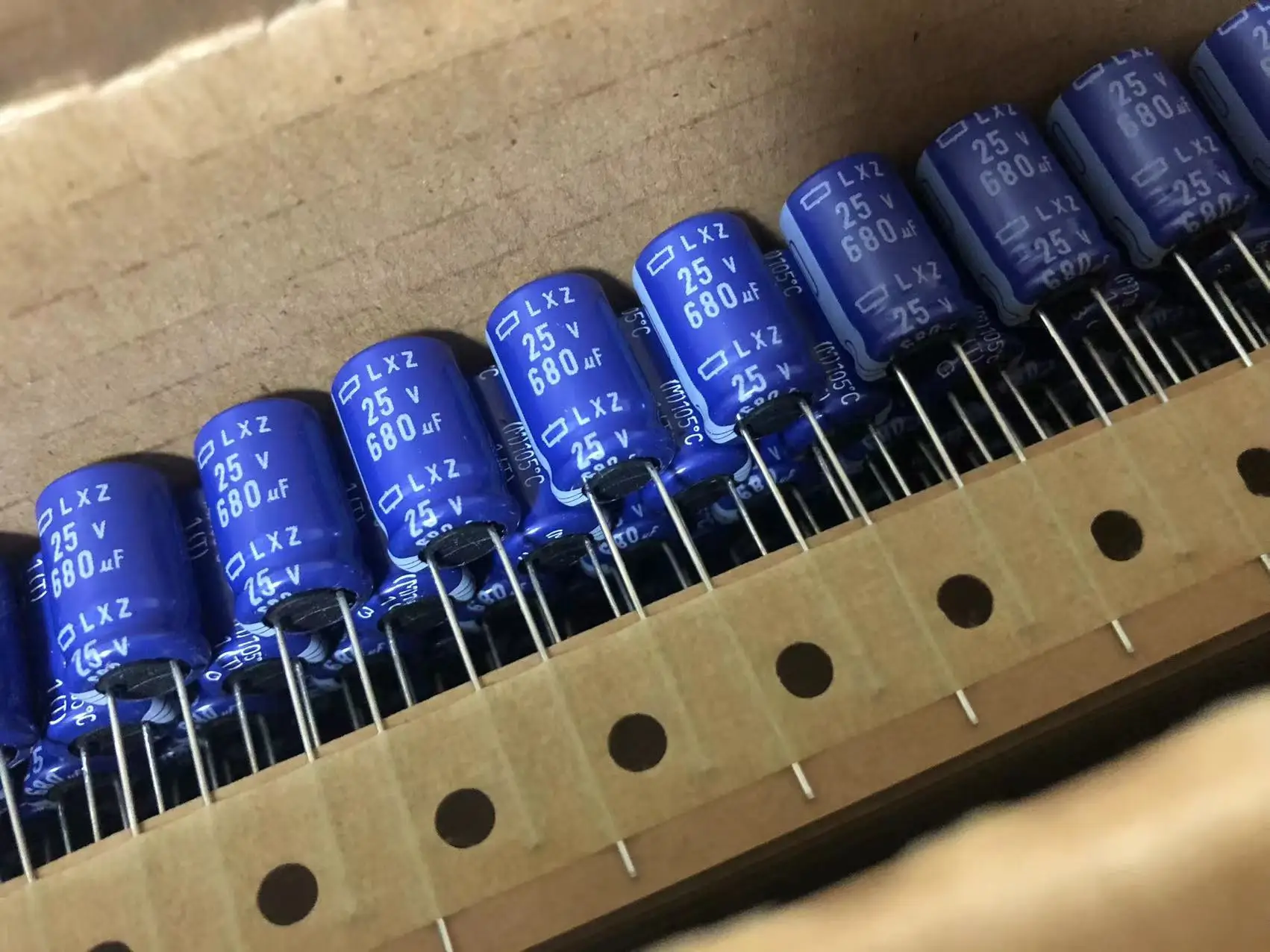 2024 NEW 10pcs 680uF 25V NIPPON NCC LXZ Series 10x16mm Ultra Low impedance 25V680uF Aluminum Electrolytic Capacitor