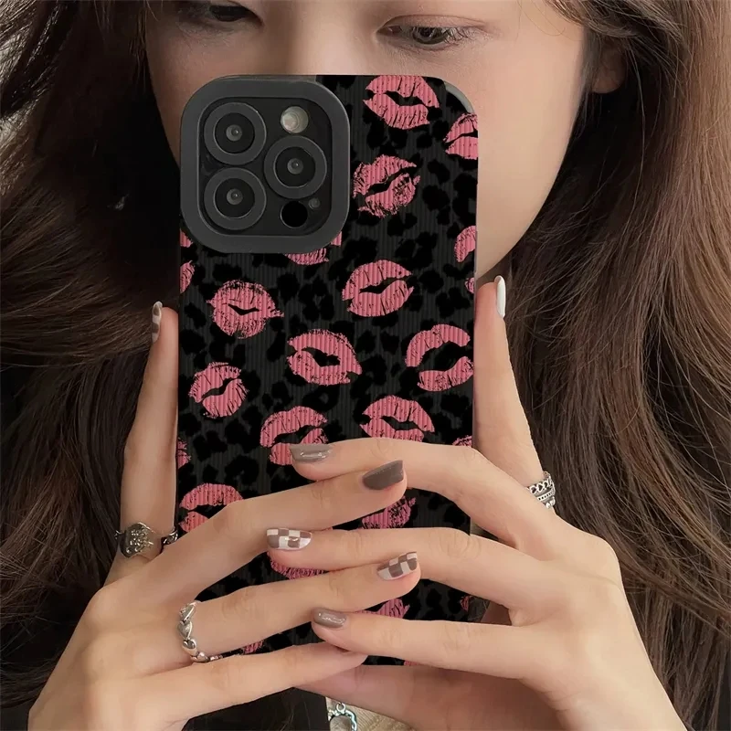 Pink Lip Kiss Phone Case For iPhone 14 13 12 11 Pro Max X XR XS 7 8 14 Plus Leopard Print Camera Protection Silicone Cover Case