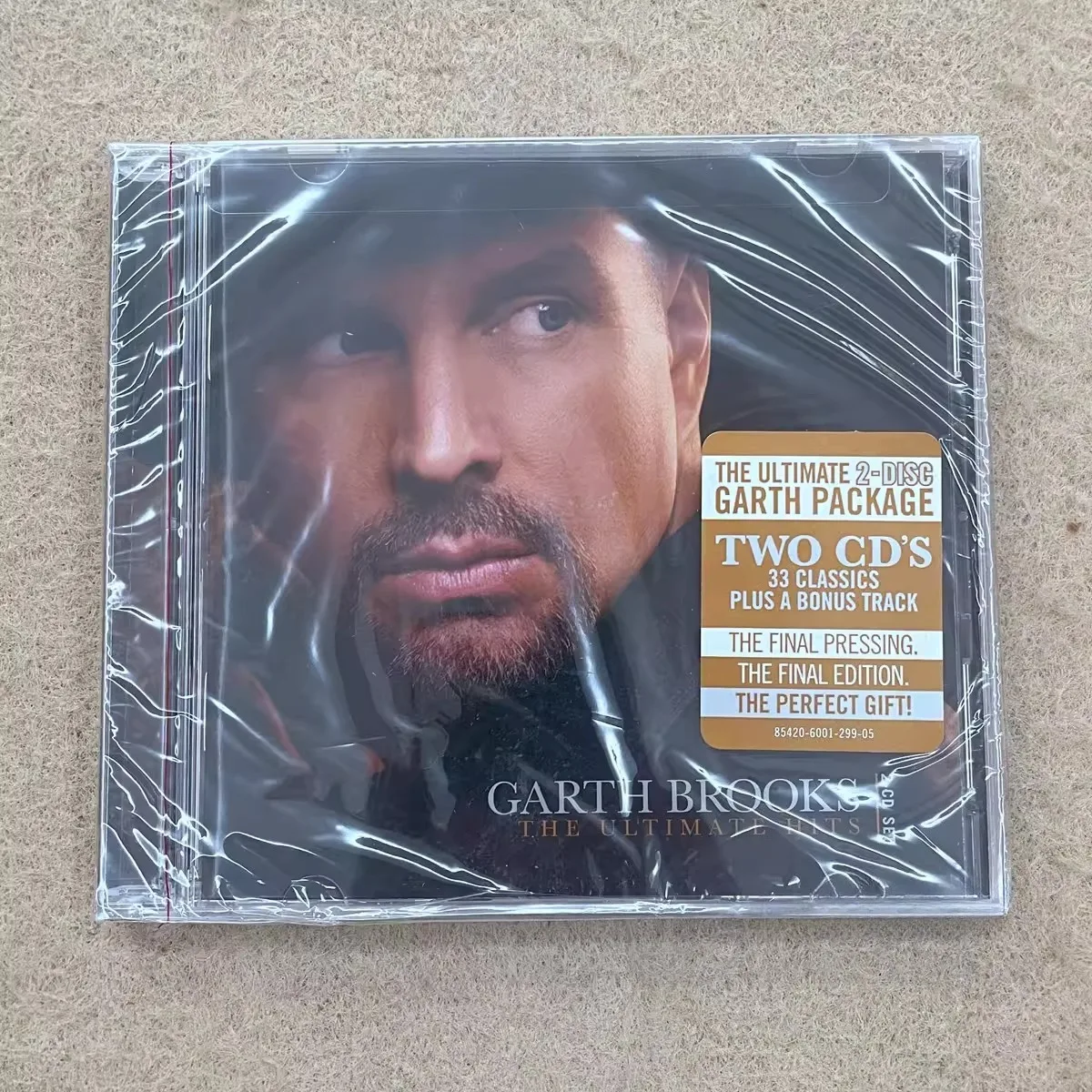

Garth Brooks The Ultimate Hits – 2-Disc Essential Country Music Collection Classic Country Tracks with Bonus Track Collectible
