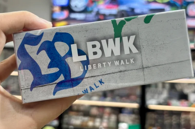 INNO 1:64 AZ-1 LIBERTY WALK LB40 PILOT Modèle de voiture miniature en métal