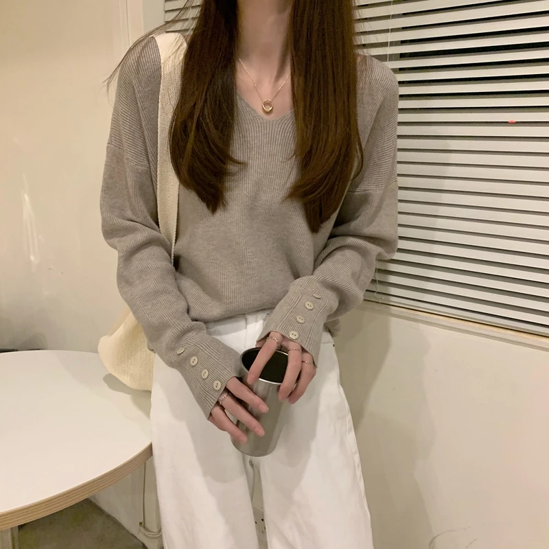 Loose V-Neck Long Sleeve Knitted Sweater Women's Fashionable Winter Base Shirt Retro Slimming Top Comfortable Breathable