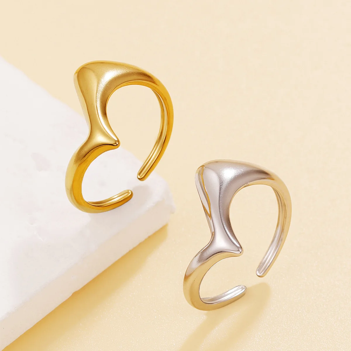 Twisted metal smooth opening stainless steel women's engagement ring Gold Color Adjustable Wedding Aesthetic Ring Party gifts