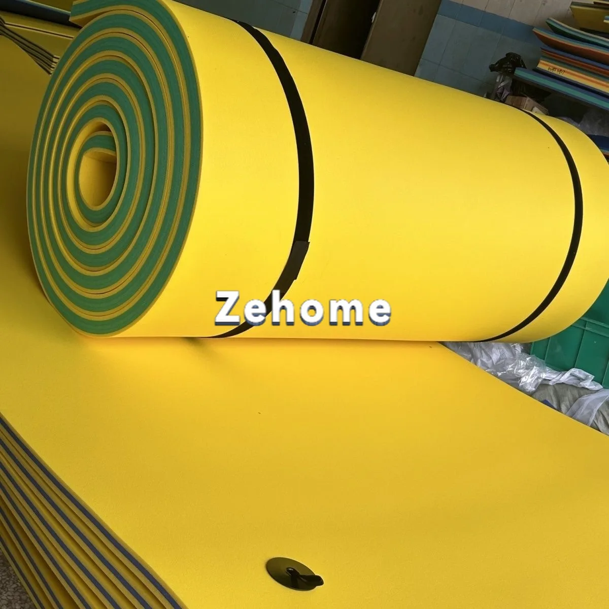 XPE water floating blanket polyethylene foam board sea magic carpet three-color water bed, swimming pool entertainment water