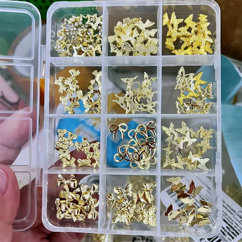 120 sztuk/pudełko Ozdoby do paznokci w stylu Y2K w kształcie motyli i kokardek, proste i lekko luksusowe złote ozdoby ze stopu, materiały do samodzielnego zdobienia paznokci *