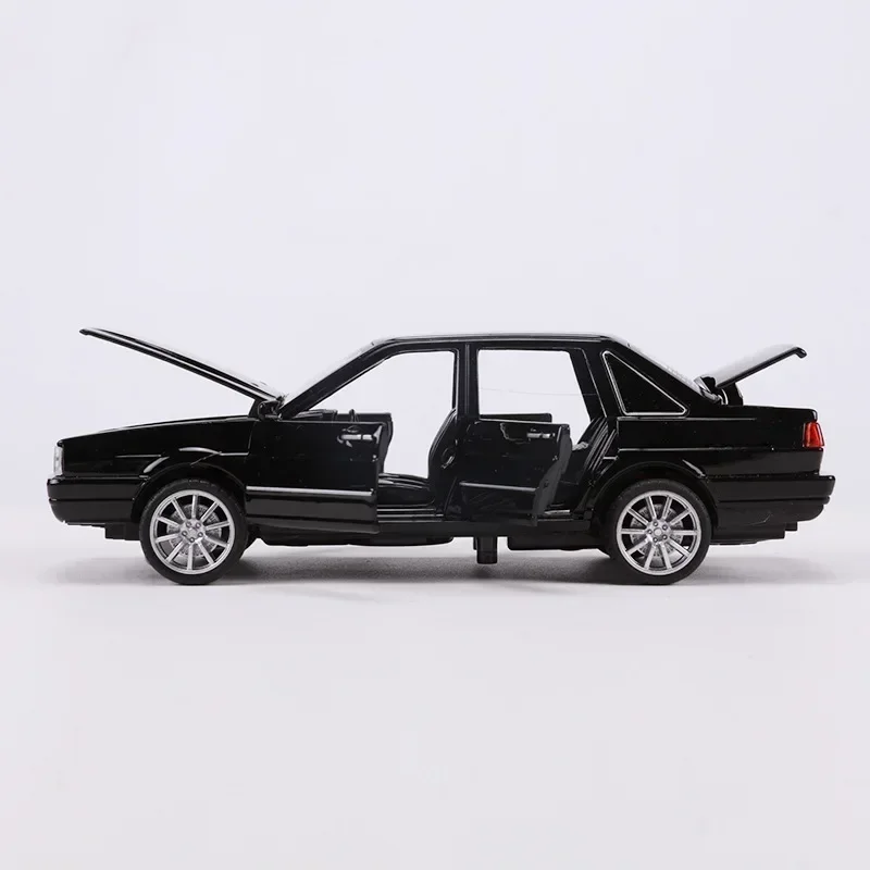 1:32 Volkswagens Santana Legering Automodel Diecast & Speelgoed Metalen Voertuigen Auto Model Hoge Simulatie Geluid Licht Collectie Kids Cadeau