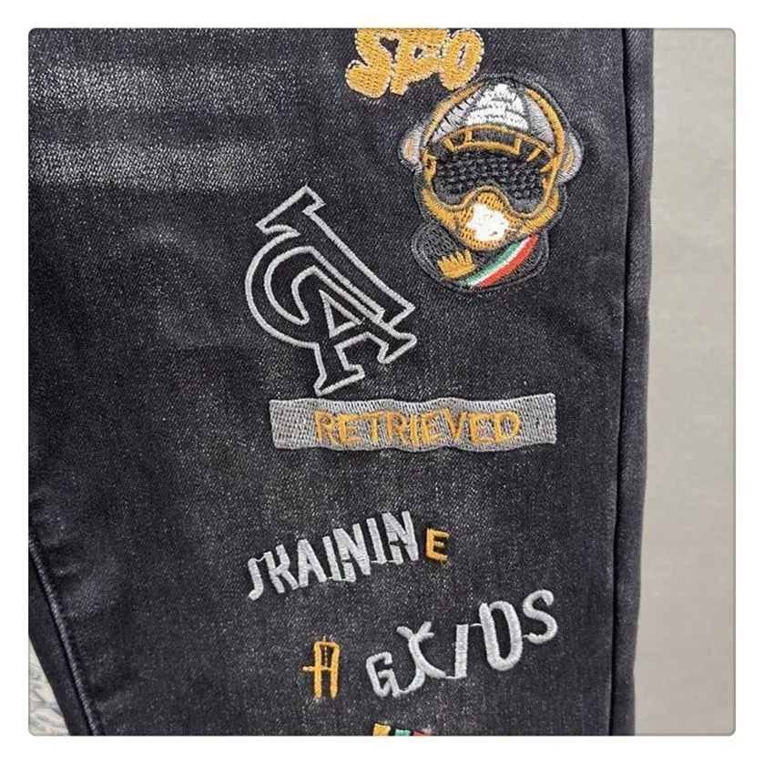 Pantalones vaqueros bordados de alta gama para hombre, pantalones bordados con patrón de marca a la moda para hombre, nuevos pantalones ajustados versátiles de moda para otoño e invierno