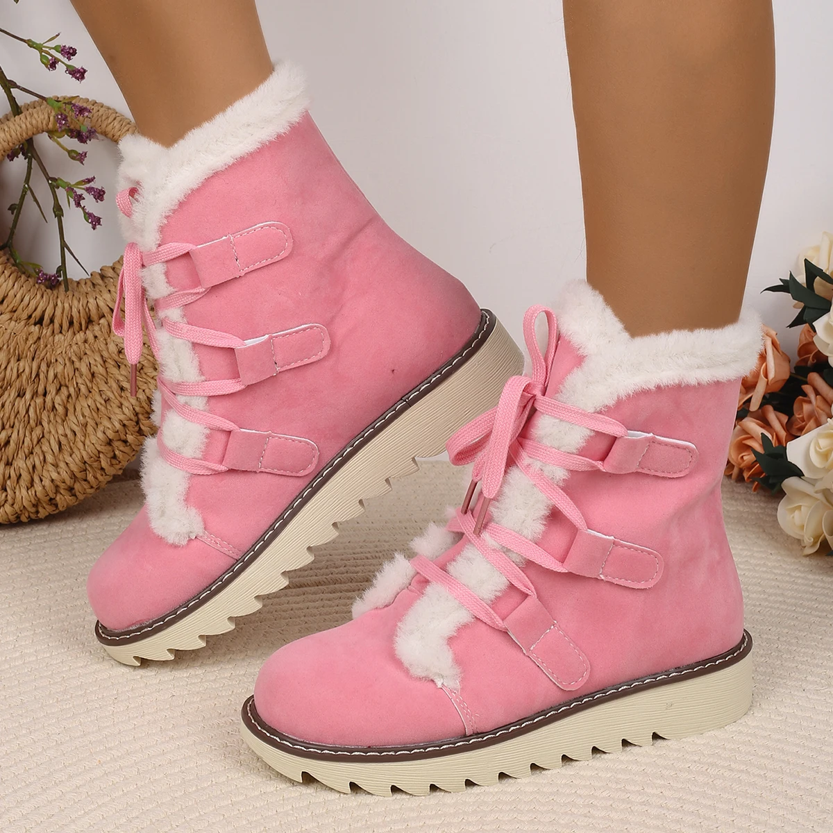 Botas de nieve gruesas y cálidas para mujer, zapatos antideslizantes con plataforma y cordones, informales y cómodos para exteriores, Invierno