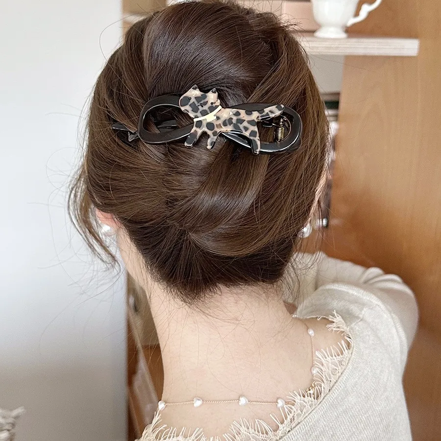 

Large Cat Print Hair Claw Leopard Design Twist Grip for Back Head Bun High Quality Sturdy for Thick Hair Home
