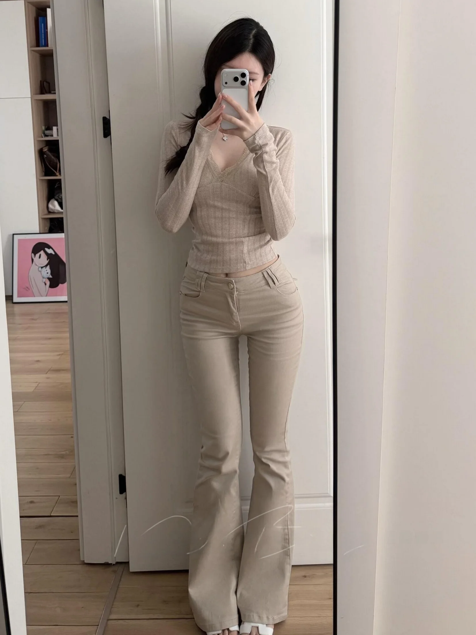 

Классические женские зимние джинсы с высокой талией, микро-клеш, цвет молочный чай, ретро-стиль, из эластичного хлопкового денима, с эффектом подтяжки ягодиц