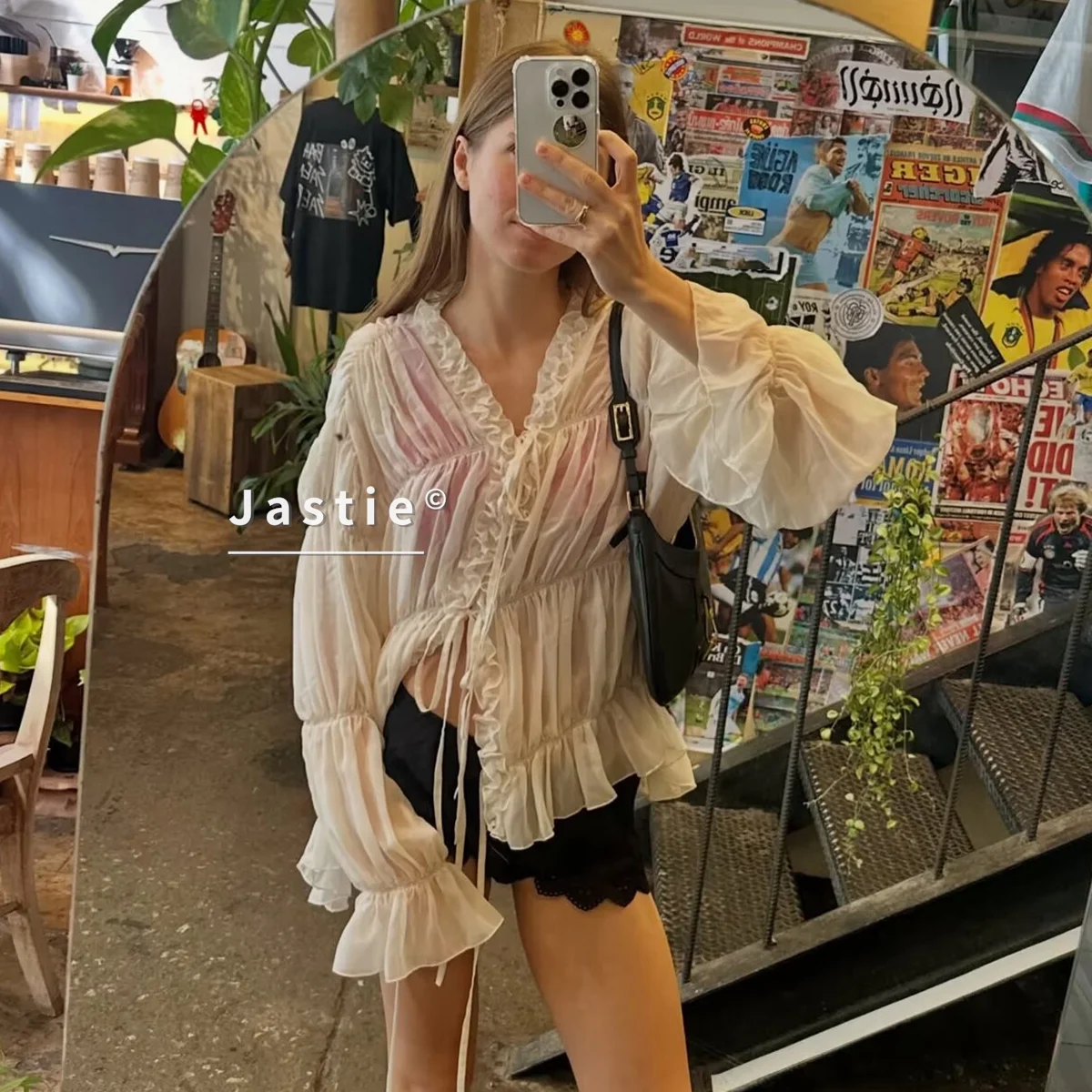 

Французская шифоновая блузка в стиле фейрикор с элегантными оборками, V-образным вырезом, расклешенными рукавами и завязками, летняя коллекция 2026, кавайный эстетичный шик, топ-шаровары