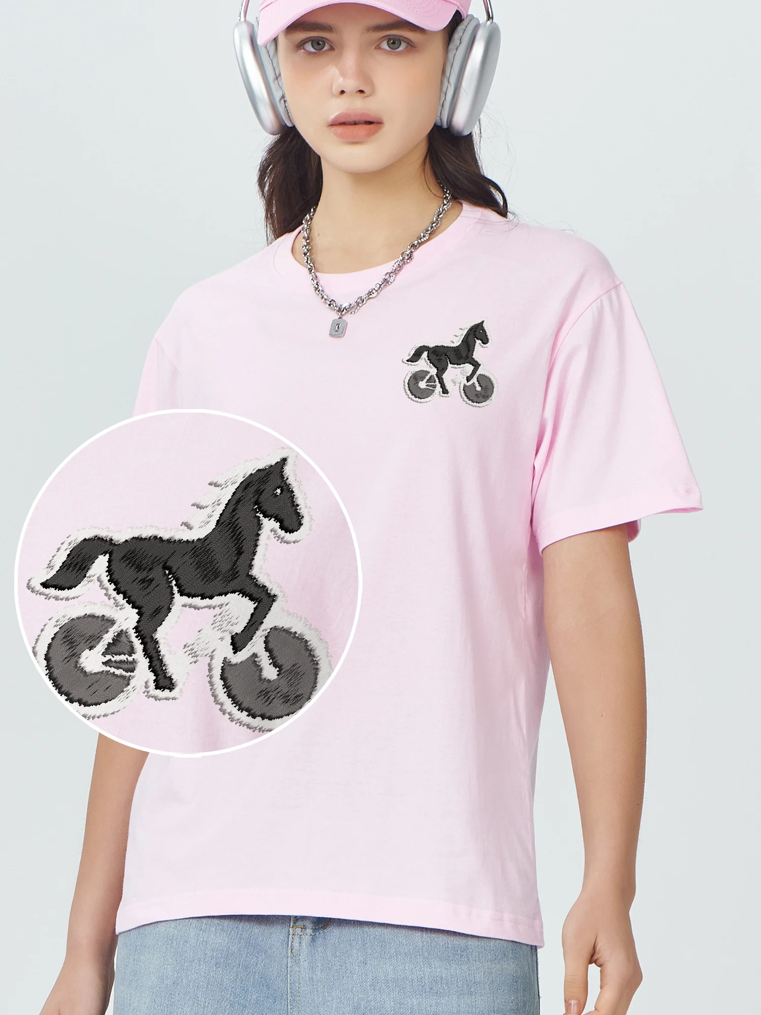 Horse Riding Bicycle Embroidered Design Tees Luxury Clothing High Quality Fashionable And Trendy Embroidery T-Shirt