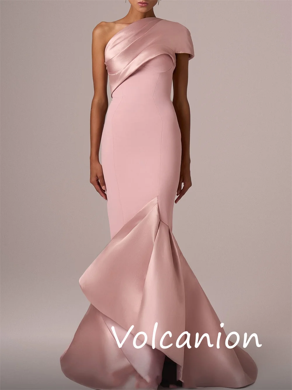 Maßgeschneiderte elegante Charmeuse-Falten-Trompeten-One-Shoulder-lange Kleider für maßgeschneiderte Anlässe, hochwertige Passform