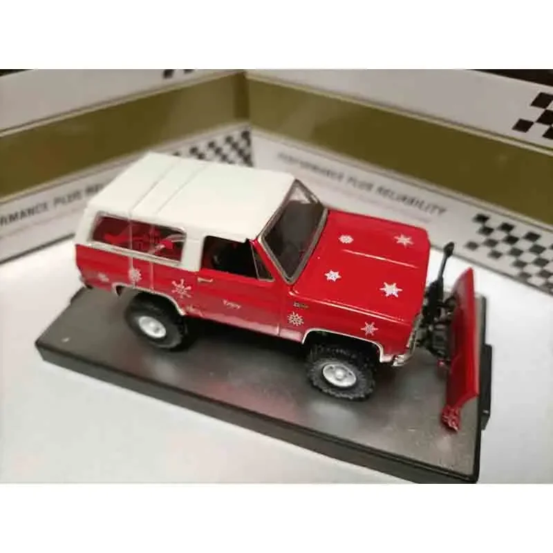 1:64 Scale Diecast Alloy K5 Blazer Snow Off-road Wagon Toys Cars Model Classics Adult Collection Souvenir Gifts Static Display