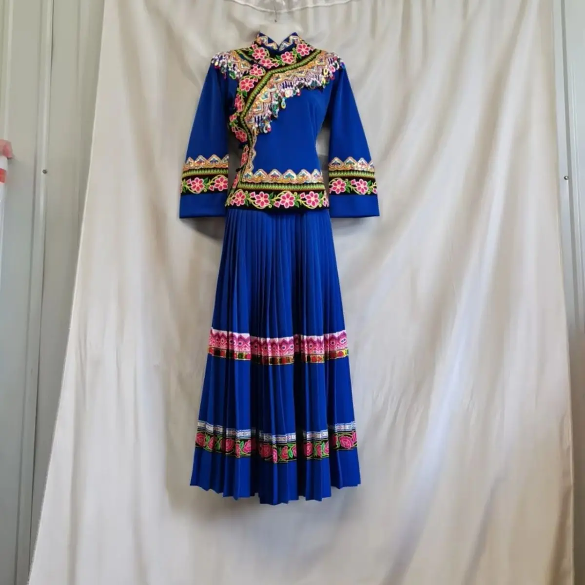 New Miao Costume Yunnan Minority Clothing Yao Zhuang Costumes Yi Embroidered Dress