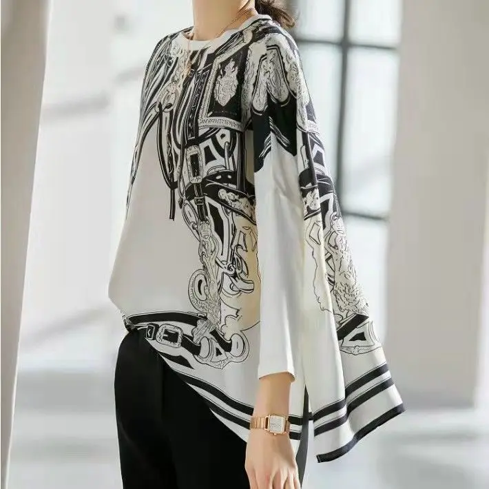 Simulated Silk Top with Draping Effect and Brand Bat Sleeves Retro Printed Loose Satin Chiffon Shirt for Women