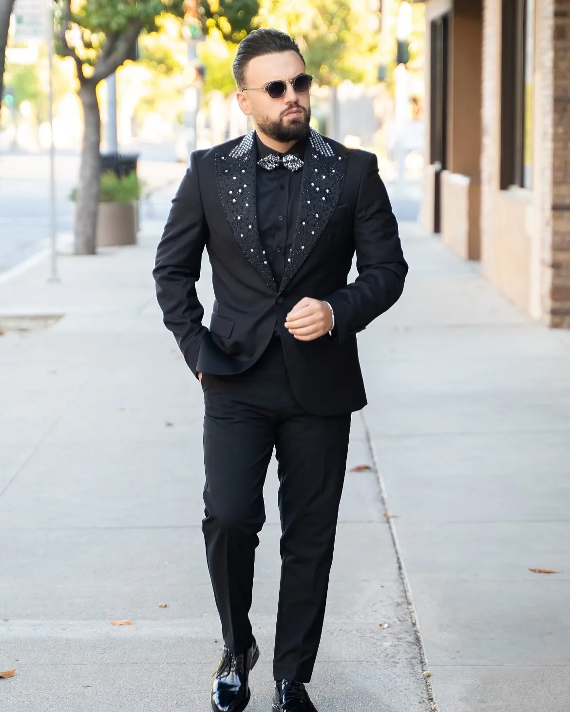Elegant Men Suits Casual Beads Peak Lapel Coat 2 Piece Groom Suit Set Business Blazer Pants Wedding Prom Party Jacket Customized