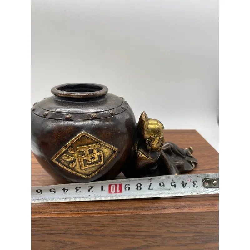 Brass , poet Li Bai, drunk, leaning on a wine pot, steel teapot, hotel and shop display piece, handicraft