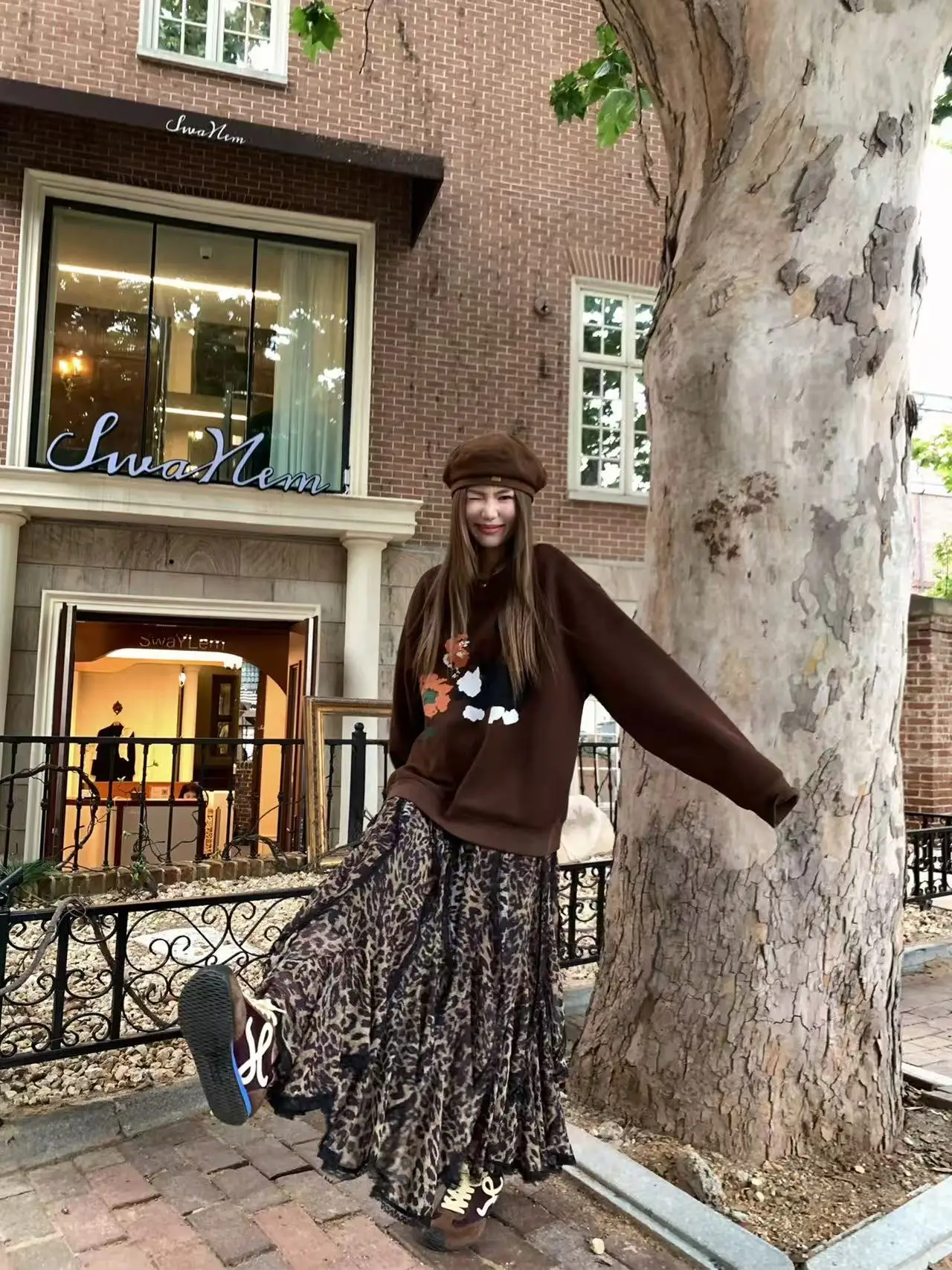 Fall 2026 New Release Trendy High-End Brown Leopard Print Skirt Loose Fit Long Sleeve Korean Style Commute Friendly round Neck