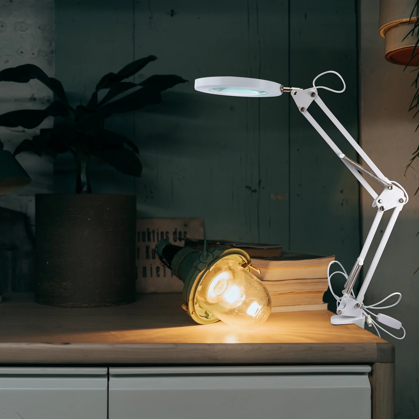 

1pc Magnifying Glass Table Lamp LED Desktop Light Adjustable 180 Degree Arm 3 Color Temp 11 Brightness Levels Welding Mirror
