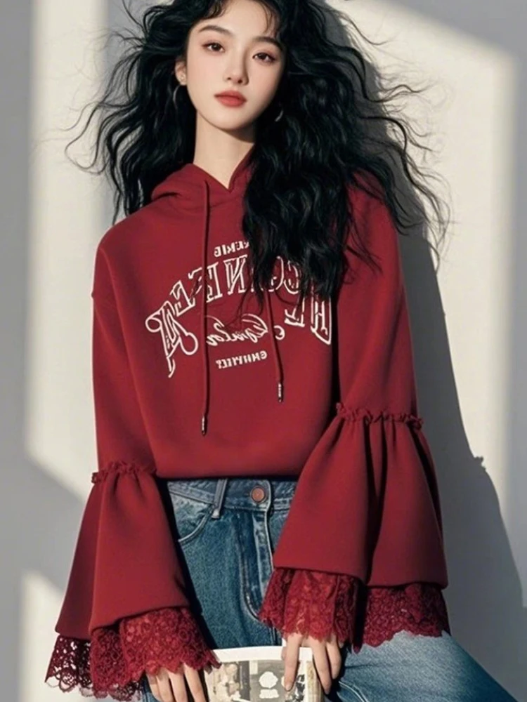 赤プリントフード付きスウェットシャツ女性のための春秋レースパッチワークフレア袖ルーズ巾着ファッショントップ 2025 新しい