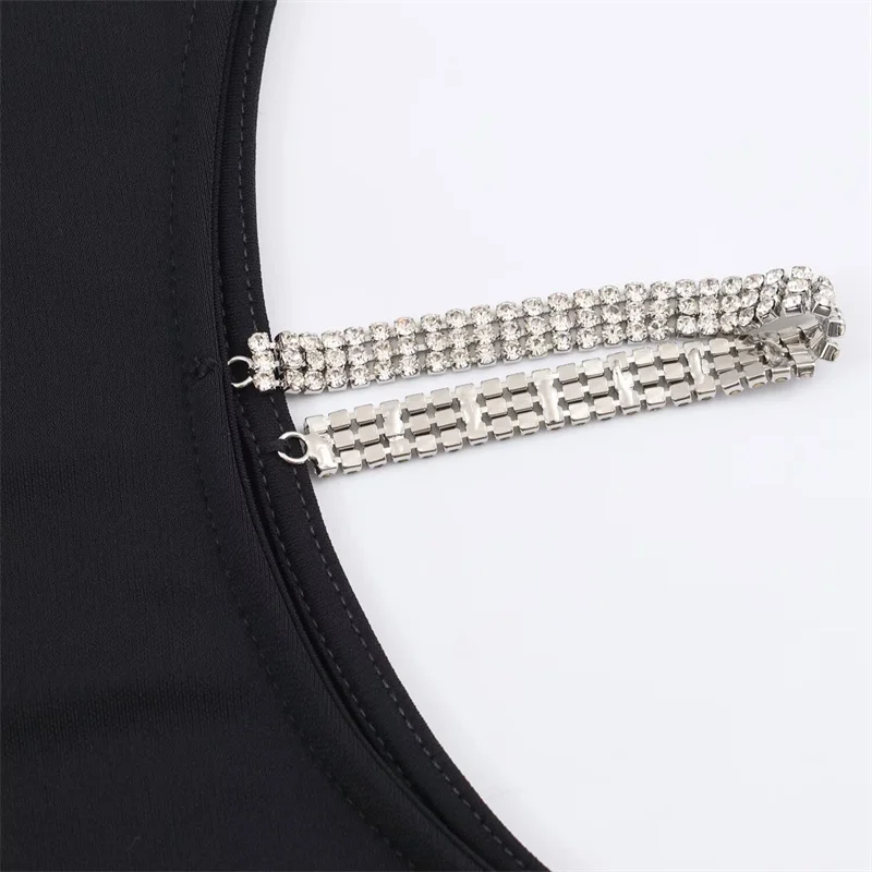 レディースワンピース 2025年秋新作 ブラック ノースリーブワンピース カットアウトデザイン ジュエリーチェーン装飾 ロングワンピース おしゃれ