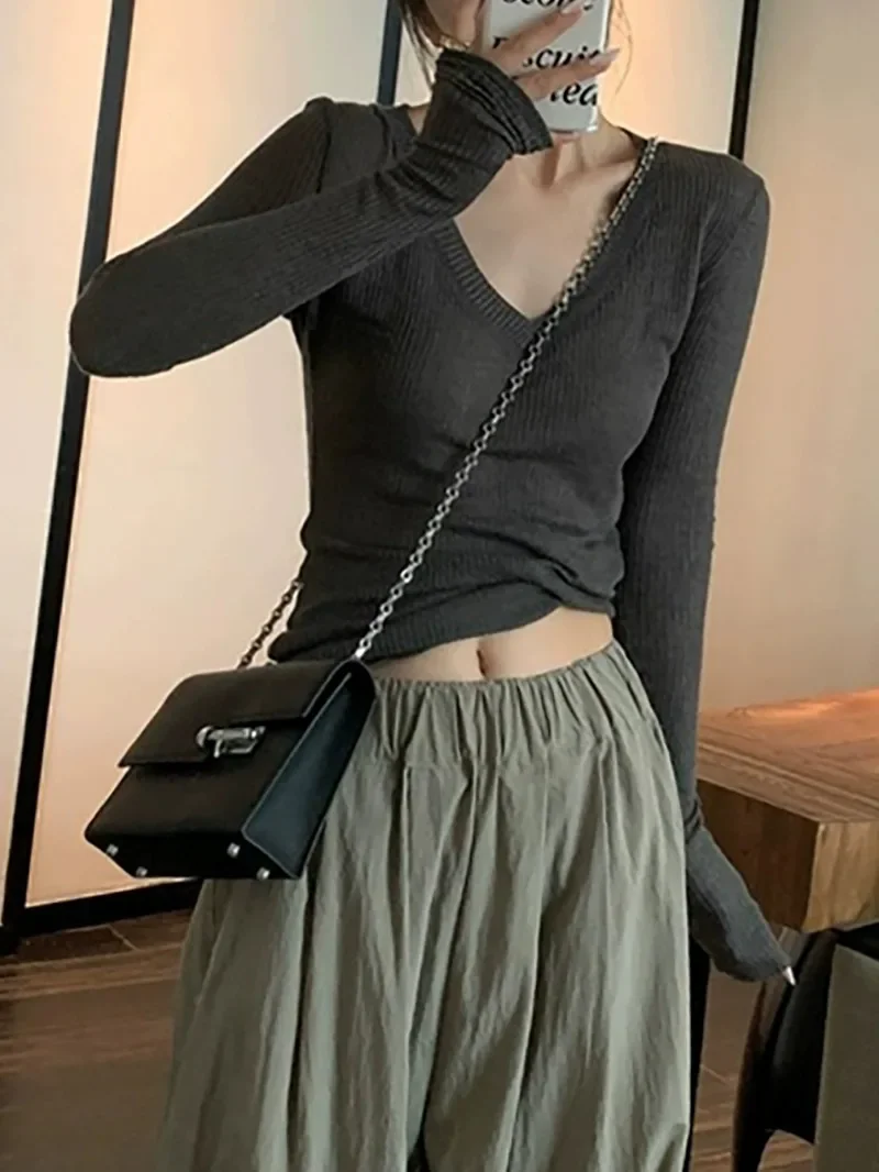 2026 Frühling Sommer Gestricktes Langarm-Damen-T-Shirt Hot Girl Sexy V-Ausschnitt Dehnbares Figur-Betonendes Slim-Fit-Oberteil Basic Inner Top – Detail 2
