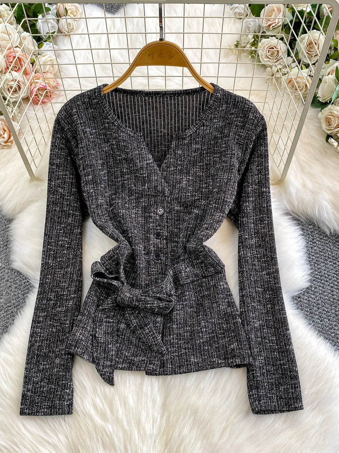 

Temperament Single-Breasted V-Neck Jacket Women's 2025 Autumn Winter Straps Waist Knitted Sweater Top