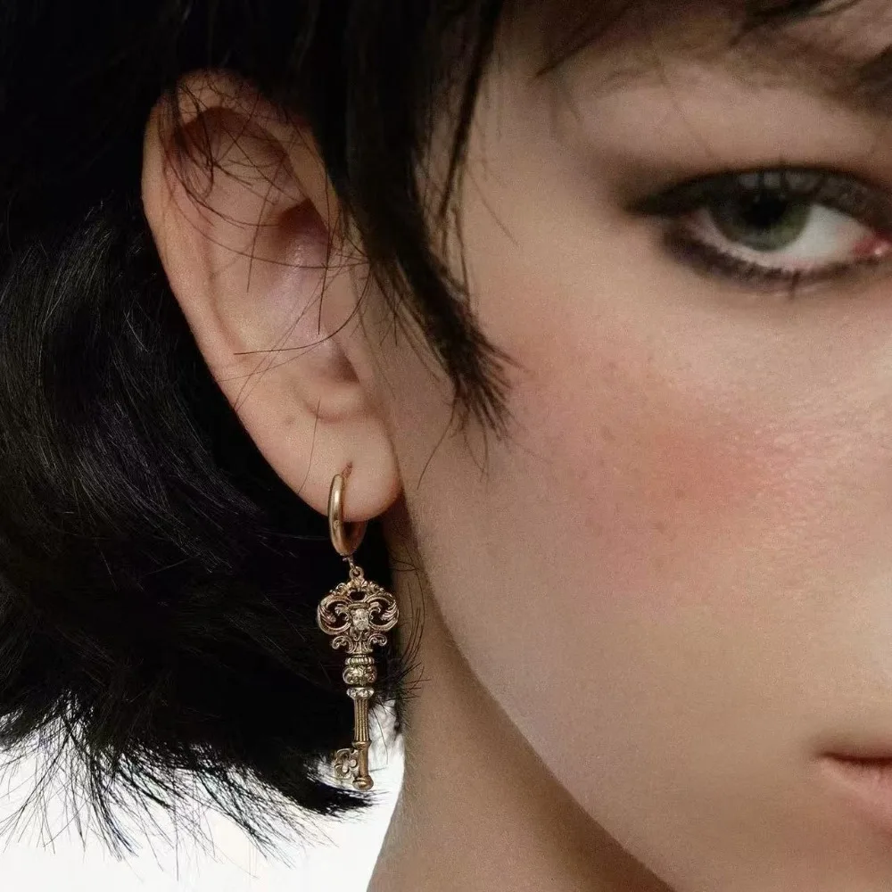 Vintage Asymmetric Key Heart Lock Dangle Earrings for Women Retro Metal Gothic Ear Hoops Fashion Party Jewelry Accessories Gifts