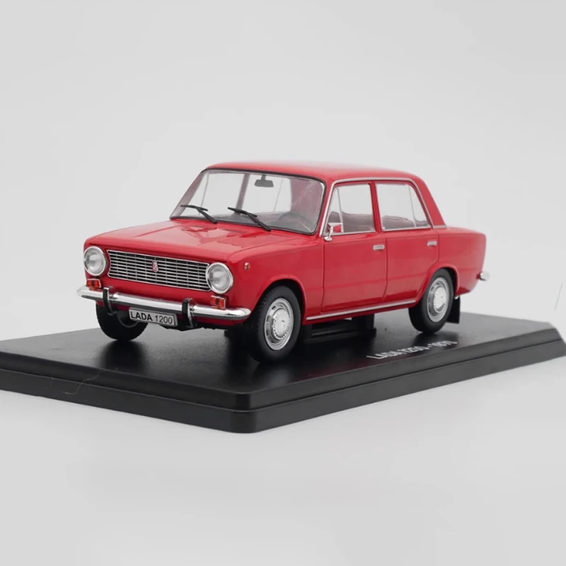 

Литая классическая модель автомобиля Lada 1200 1970 масштаб 1:24, готовый продукт, статическая модель, коллекция игрушек, Подарочный дисплей