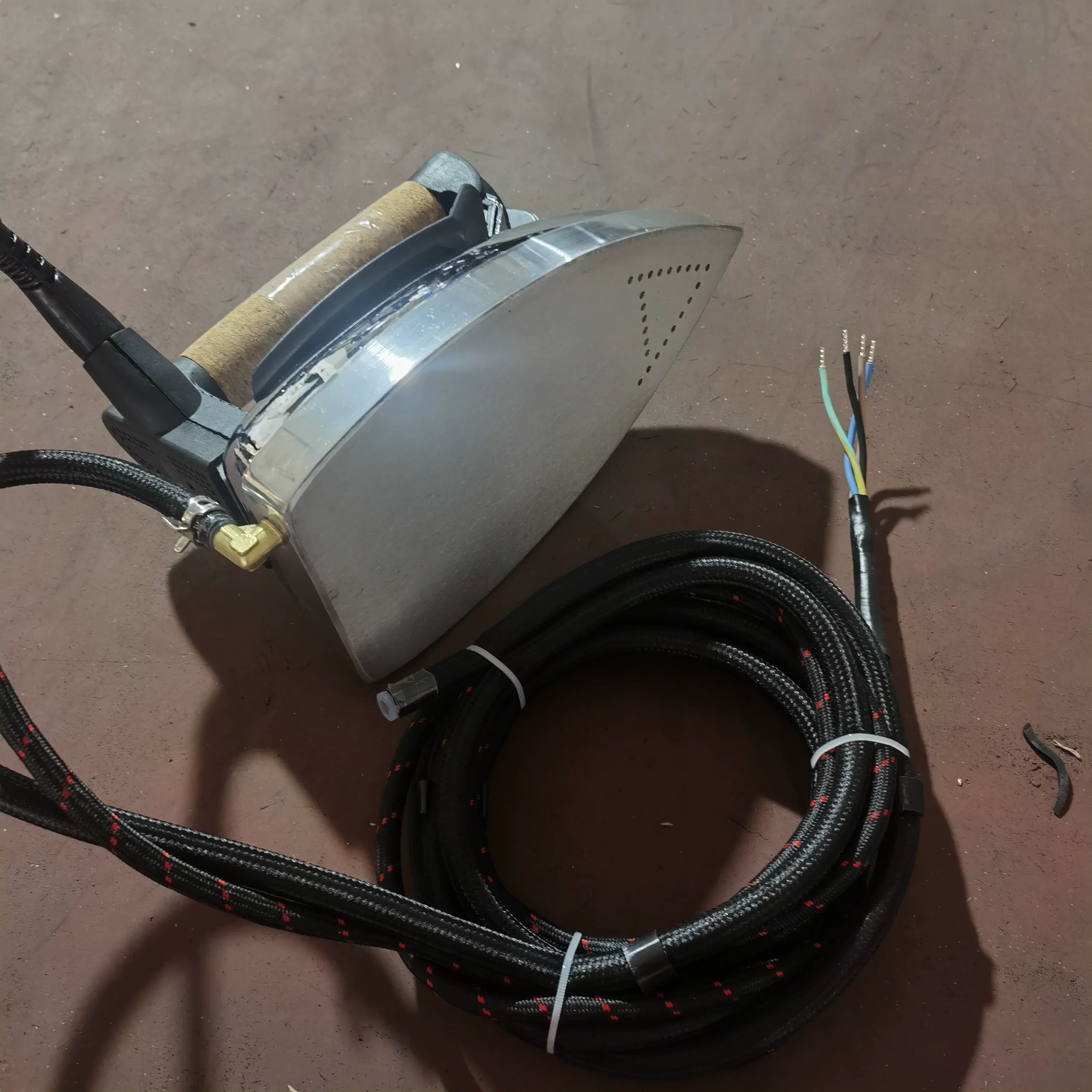 Factory direct sales GC-B-200 Electric industrial portable steam iron