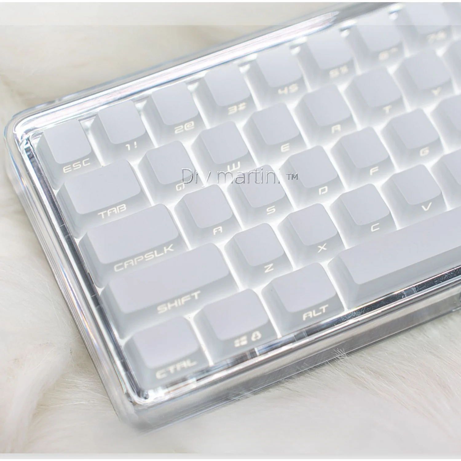 

Pure White Side Engraved Translucent Translucent Mechanical Keyboard Side Engraved Keycap Set, PBT, Customized, OEM, 128 Keys