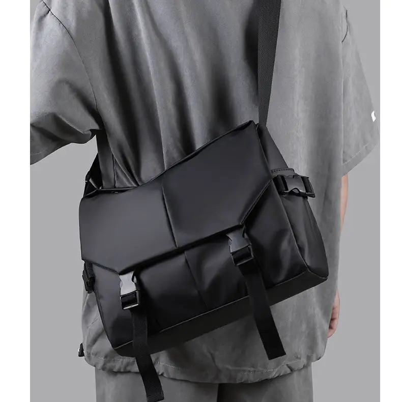 

Waterproof clamshell men's shoulder bag Clamshell lock large capacity flat storage business men's crossbody bag