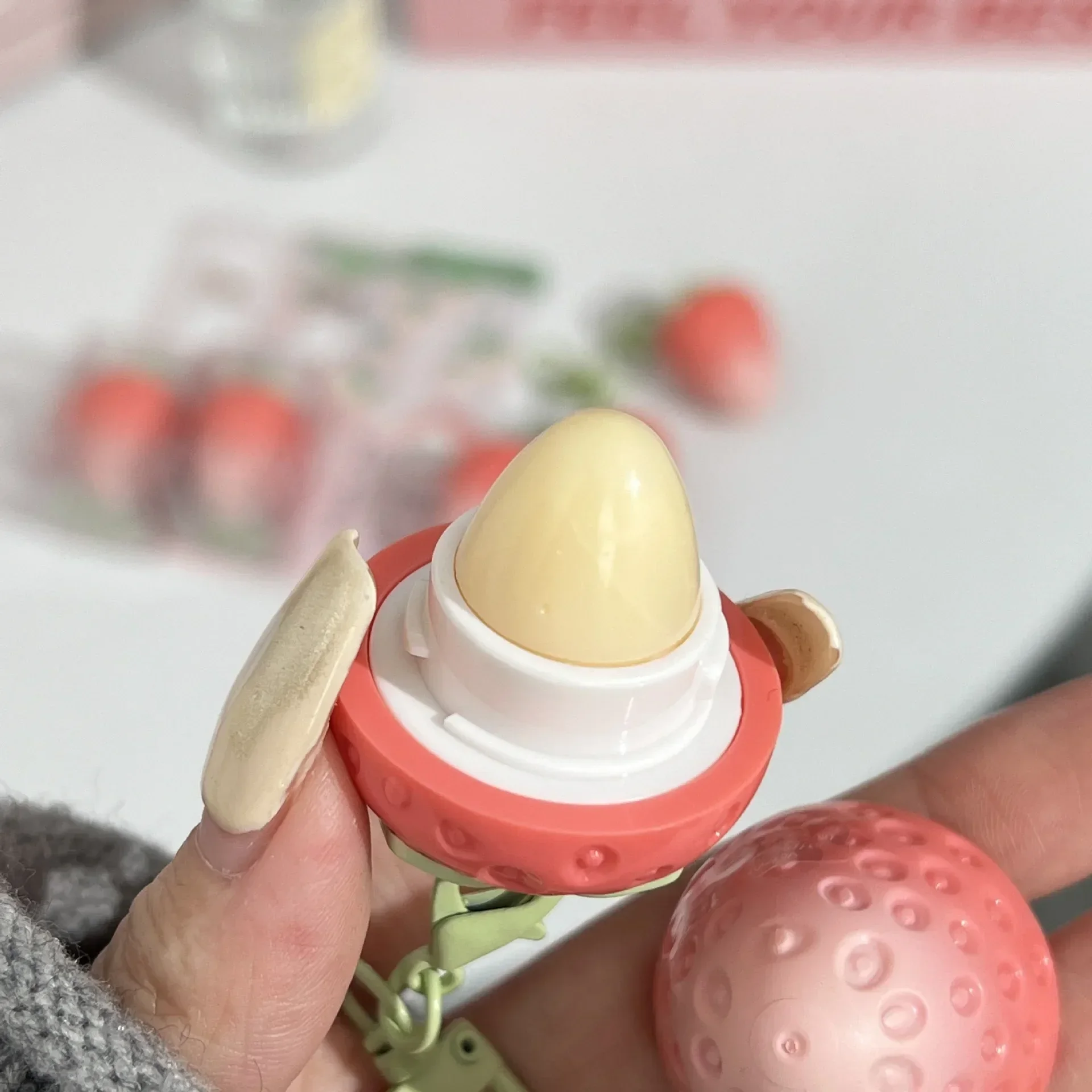 Mini Strawberry Keychain Warm Change Lip Balm Moisturizing Anti-dry Easy To Carry Anti-cracking Colored Lip Tint Makeup